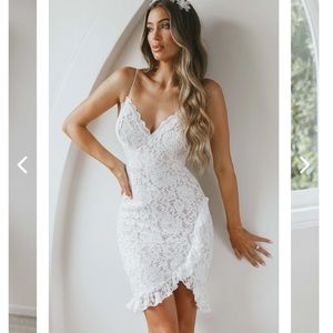 Selfie Leslie Azusa Asymmetrical Hem Lace Dress in white. Size Xs